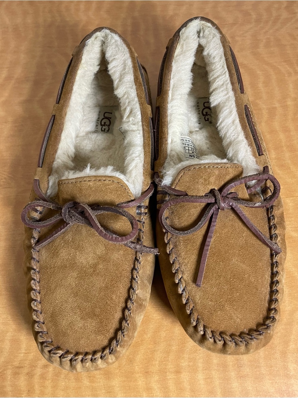UGG Women's Dakota Slipper - Picture 4 of 10